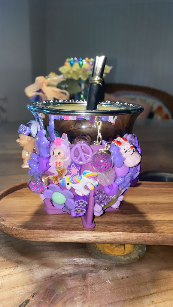 Lilac love Cartoon MATE Vase